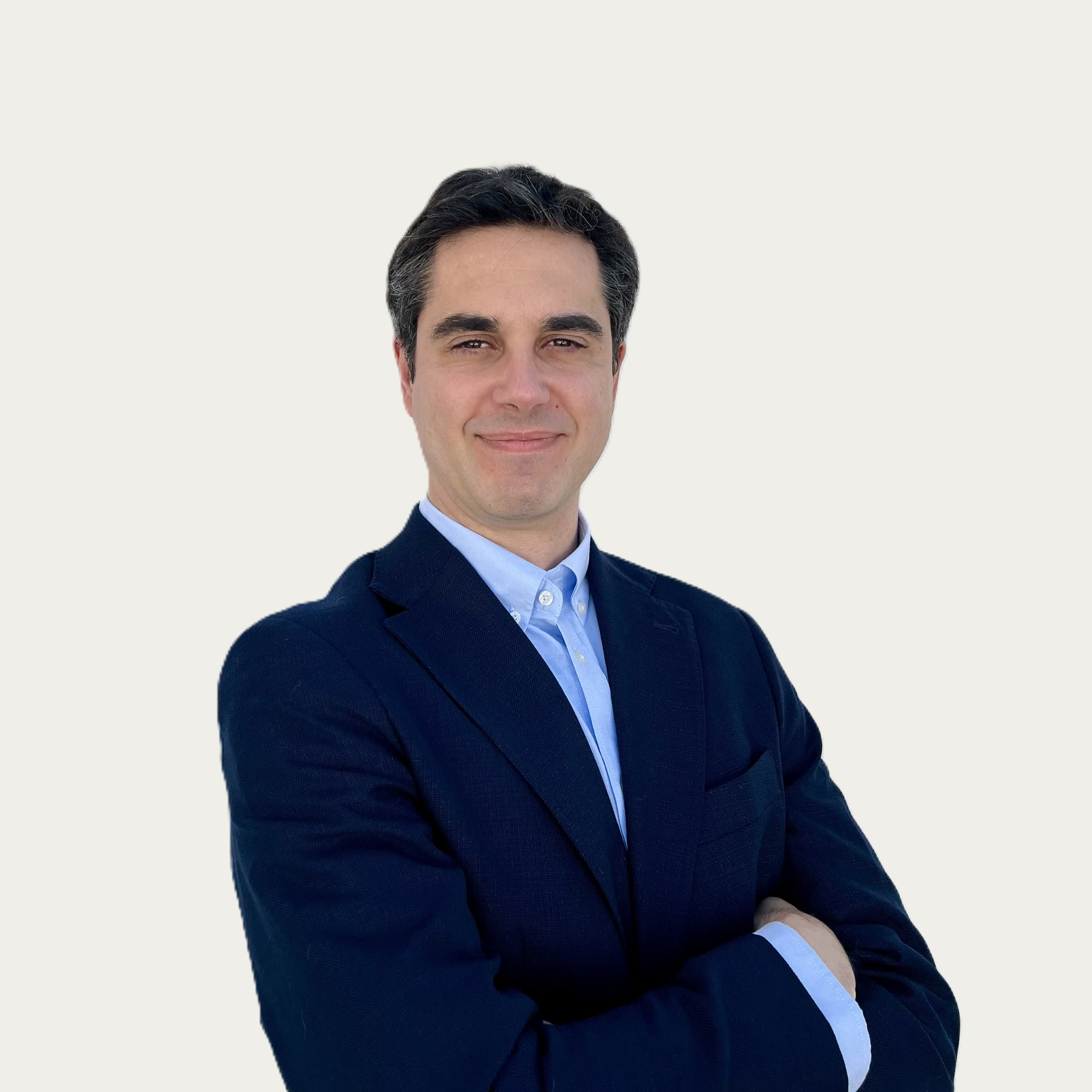 Retrato profesional de Carlos León Palacios